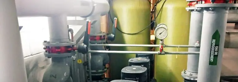 une installation avec eau de refroidissement