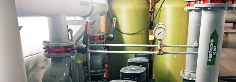 une installation avec eau de refroidissement